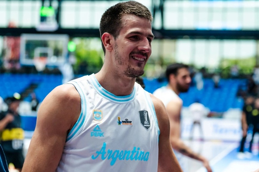 Brussino anotó el doble agónico que le dio el triunfo a Argentina. Crédito: CAB