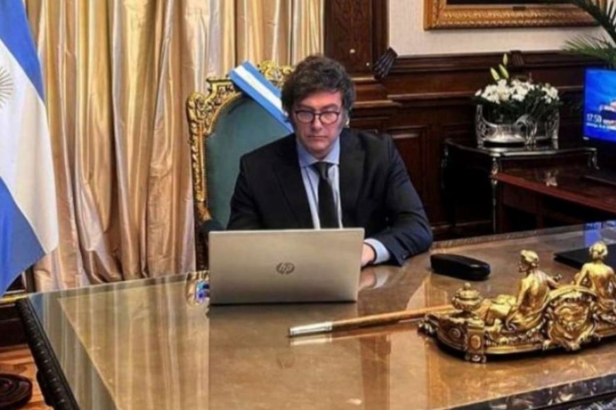 El presidente de la Nación, Javier Milei, firmó 57 DNU y sufrió el rechazo de dos de ellos, aunque solamente el de los fondos reservados de la Side fue en ambas cámaras y quedó sin efecto. Crédito: Archivo El Litoral.