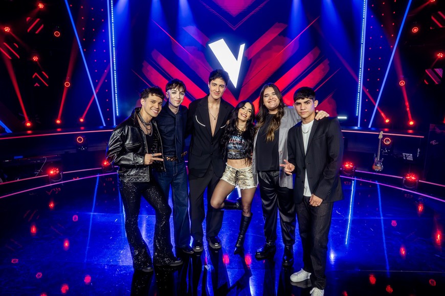 Lali junto a su team.