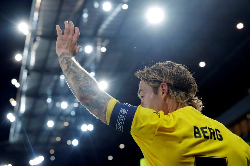 Soccer Football - UEFA Champions League - Play Off - Second Leg - SK Sturm Graz v Bodo/Glimt - Worthersee Stadium, Klagenfurt, Austria - August 26, 2025
Bodo/Glimt's Patrick Berg before taking a corner REUTERS/Borut Zivulovic
