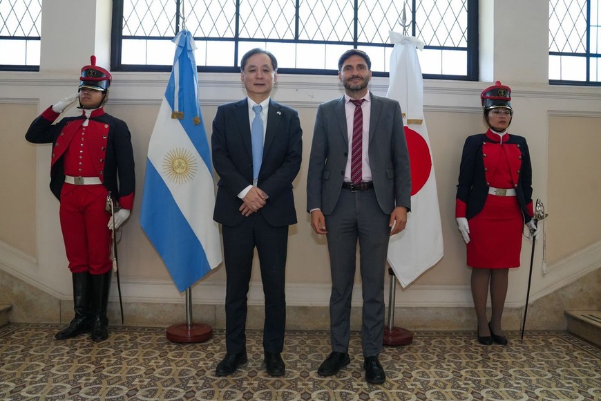 El embajador Yamauchi junto al gobernador Pullaro. Crédito: Gobierno de la Provincia de Santa Fe
