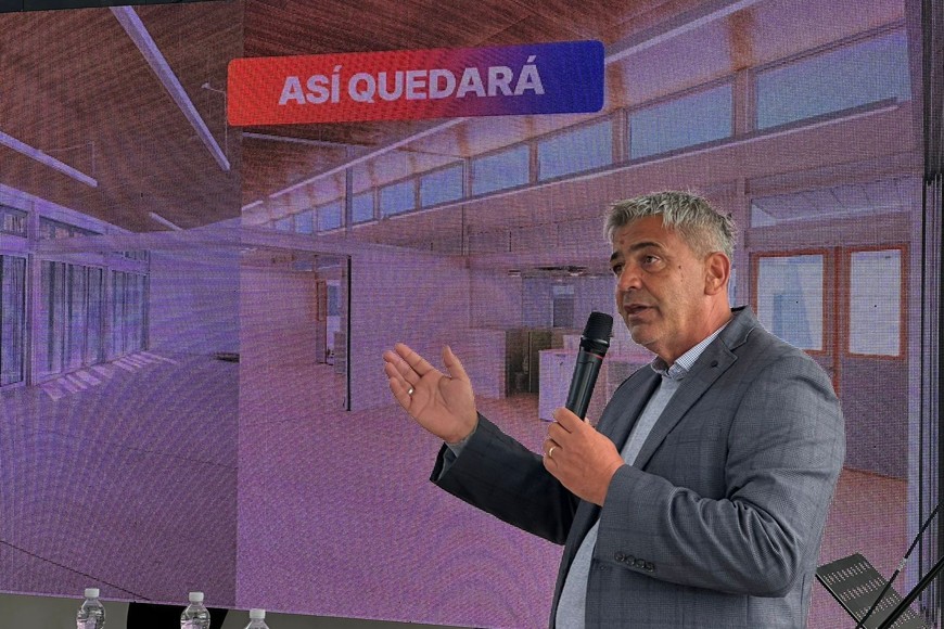 “Esta es una de las tantas obras que estaban paradas y que estamos reactivando, porque así lo decidió el gobernador Pullaro", afirmó Enrico.