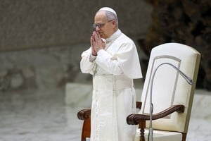 Pope Leo XIV puts his hands together in prayer during the weekly general audience in the Paul VI Hall at the Vatican, August 27, 2025. REUTERS/Guglielmo Mangiapane