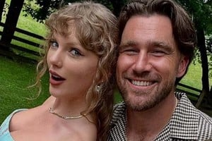 La confirmación del romance entre la superestrella pop y el jugador de NFL.