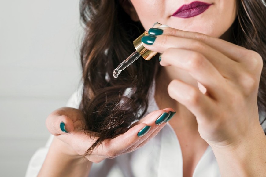 Serums reparadores para revitalizar la fibra capilar.