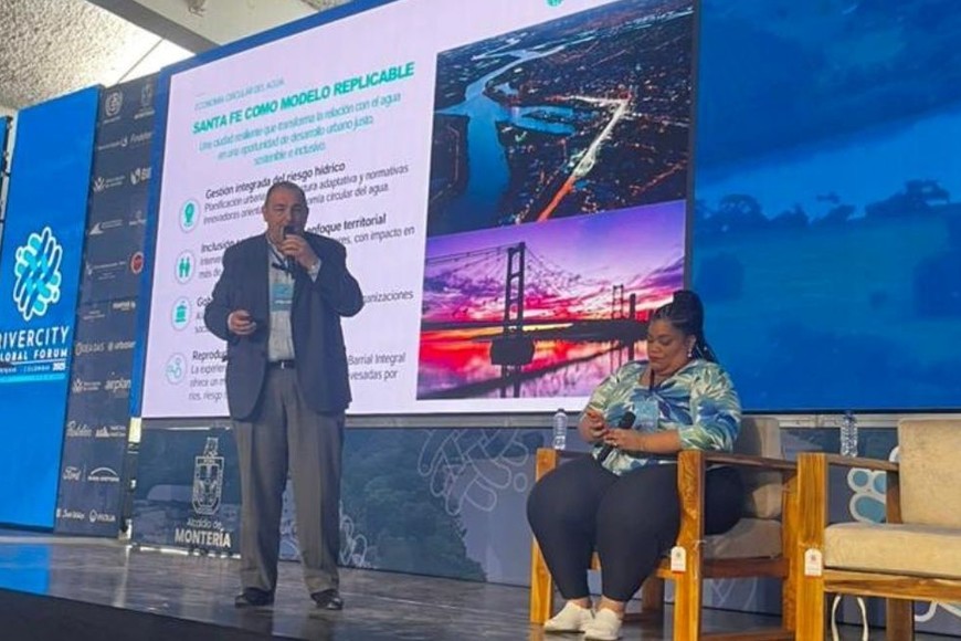 El intendente capitalino, durante su exposición.