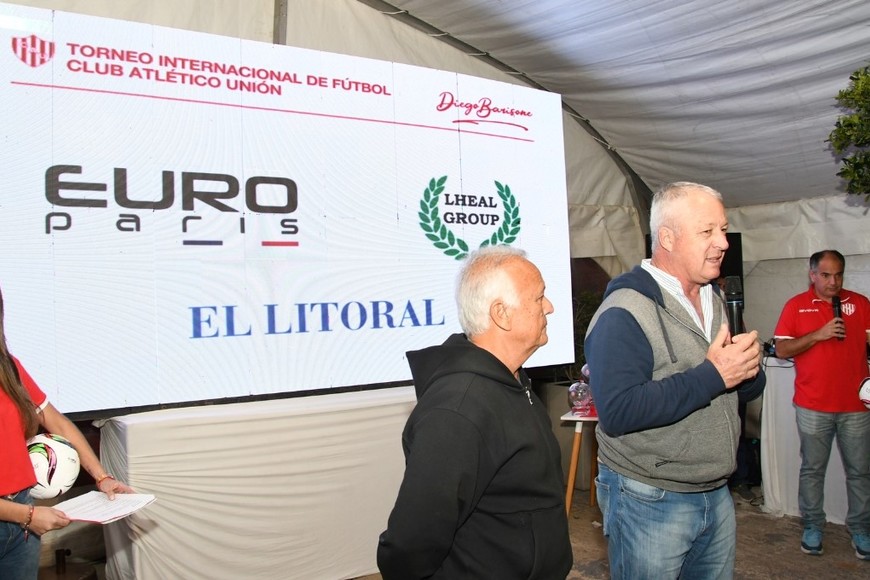Presentación oficial de la novena edición del Torneo Infantil Diego Barisone en el bar de Unión. Crédito: Manuel Fabatía.