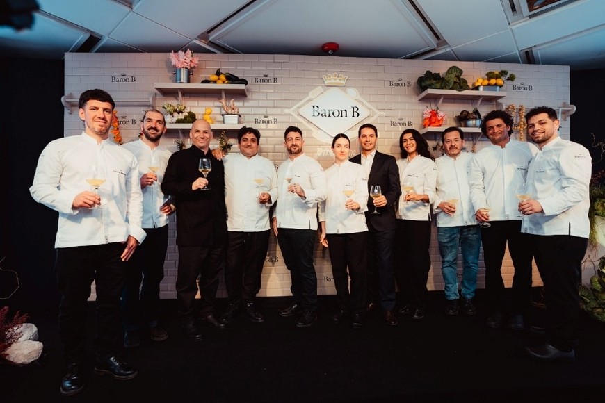El jurado de excelencia junto a los finalistas en la 7ma Edición del “Prix Baron B – Édition Cuisine”