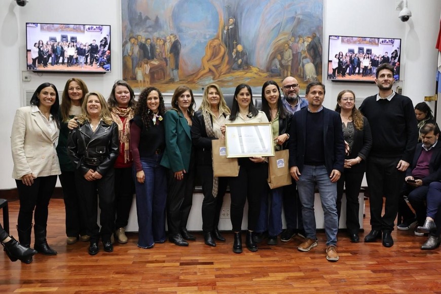 Ceremonia de reconocimientos en el recinto del Concejo Municipal de Santa Fe.