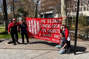 Los hinchas de Unión armaron su propia “Fiesta de la Vendimia” en Mendoza | Hinchas tatengues en Mendoza. Foto: El Litoral