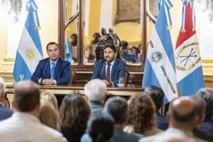 Los gobernadores de Santa Fe, Maximiliano Pullaro, y de Corrientes, Gustavo Valdés.