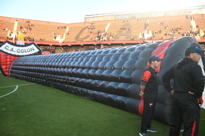 Nuevas prohibiciones para la tribuna rojinegra. Crédito: Manuel Fabatía