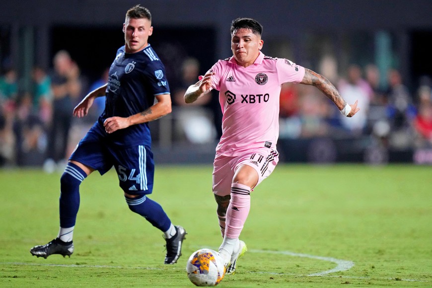 Sep 9, 2023; Fort Lauderdale, Florida, USA; Inter Miami CF midfielder Facundo Farias (11) dribbles the ball against Sporting Kansas City during the first half at DRV PNK Stadium. Mandatory Credit: Rich Storry-USA TODAY Sports