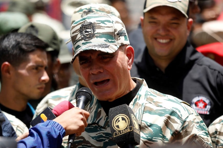 Venezuela's Defense Minister Vladimir Padrino Lopez addresses to media following Venezuelan President Nicolas Maduro's call for a nationwide recruitment drive, amid rising tensions with the United States over the deployment of U.S. warships in the Southern Caribbean and nearby waters, which U.S. officials say aims to address threats from Latin American drug cartels, in Caracas,Venezuela, August 29, 2025. REUTERS/Leonardo Fernandez Viloria
