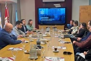 Se conversó sobre el proyecto que busca identificar inmuebles abandonados de la ciudad y se presentaron las recientes modificaciones al ROU.