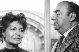 Neruda, el poeta, con Matilde. Foto: Archivo