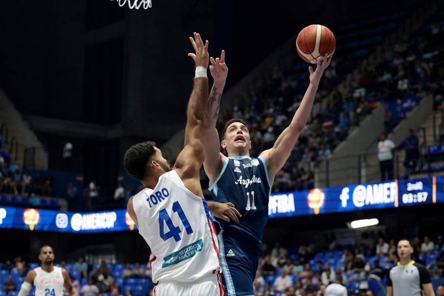 Basketball - FIBA AmeriCup 2025 - Quarter Finals - Puerto Rico v Argentina - Polideportivo Alexis Arguello, Managua, Nicaragua - August 28, 2025
Argentina's Jose Vildoza in action with Puerto Rico's Arnaldo Toro REUTERS/Luisa Gonzalez
