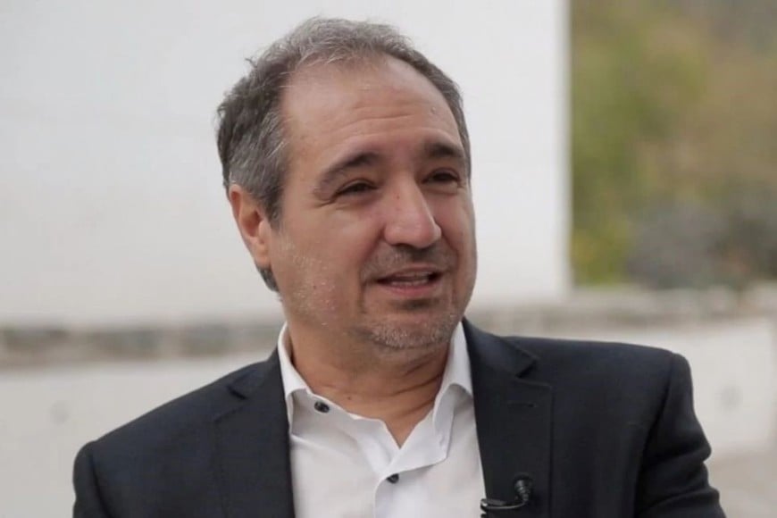 Diego Cabot, conocido por su investigación sobre la Causa de los Cuadernos, ofreció una perspectiva cruda sobre la relación entre el periodismo y el poder.