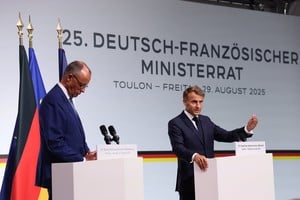 French President Emmanuel Macron and German Chancellor Friedrich Merz attend a joint news conference as part of a Franco-German cabinet meeting and a meeting of the Franco-German Defence and Security Council (CFADS) in Toulon, France, August 29, 2025. REUTERS/Manon Cruz/Pool