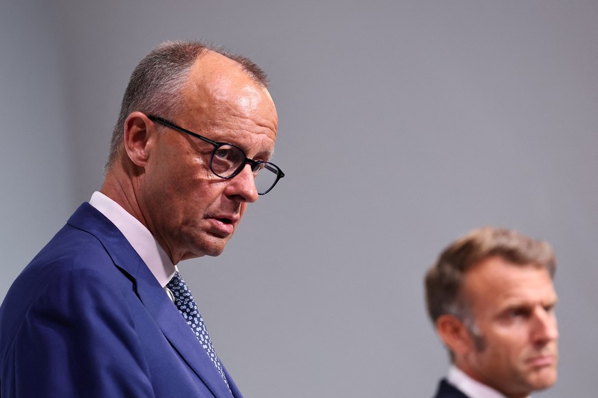 French President Emmanuel Macron and German Chancellor Friedrich Merz attend a joint news conference as part of a Franco-German cabinet meeting and a meeting of the Franco-German Defence and Security Council (CFADS) in Toulon, France, August 29, 2025. REUTERS/Manon Cruz/Pool
