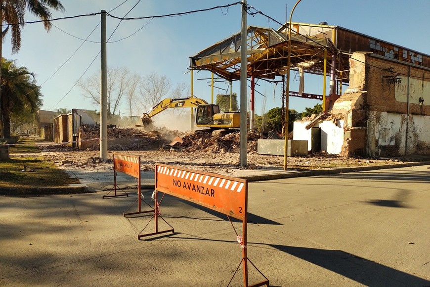 El 11 de agosto de 2021 comenzaba la demolición del edificio donde funcionó La Fábrica Disco en Rafaela.