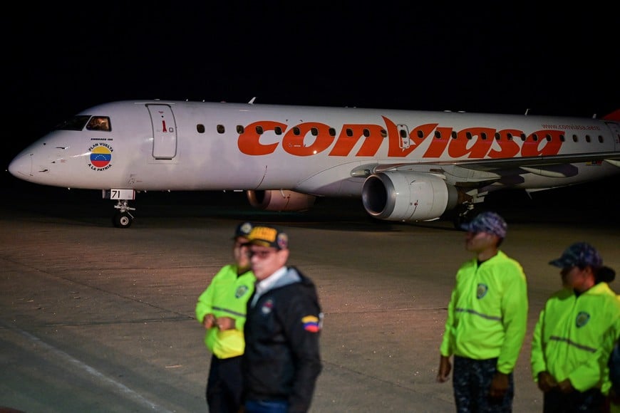 A Conviasa airplane arrives with Venezuelan migrants deported from the U.S. at the Simon Bolivar International airport in Maiquetia, La Guaira State, Venezuela February 10, 2025. REUTERS/Gaby Oraa