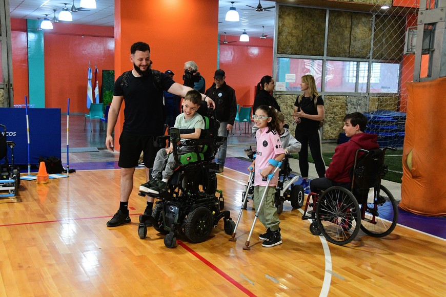 Espacios accesibles: los vestuarios y accesos del Centro Deportivo Jerárquicos están adaptados para personas con discapacidad.  Crédito: Guillermo Di Salvatore
