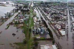 Vista aérea de la grave inundación en la localidad de María Teresa. Imagen: Gentileza