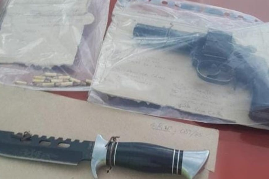 Los involucrados llevaban también un arma de fuego y una cuchilla