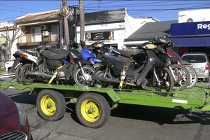 Más de 300 motos y 45 autos fueron removidos para despejar el predio de la comisaría.