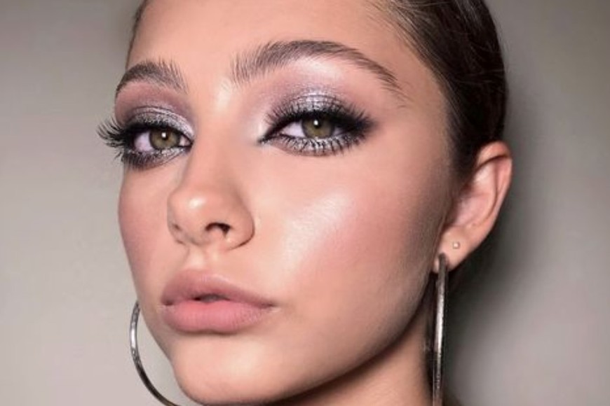 Paletas versátiles que combinan intensidad y frescura en cada mirada.