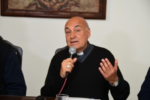 "Hay una porción del pueblo santafesino que se ha sentido herido por esta omisión. Yo personalmente no la entiendo, a lo mejor hay algunos argumentos que no llego a conocer", sostuvo el arzobispo santafesino, Sergio Fenoy, en conferencia de prensa. Crédito: Guillermo Di Salvatore