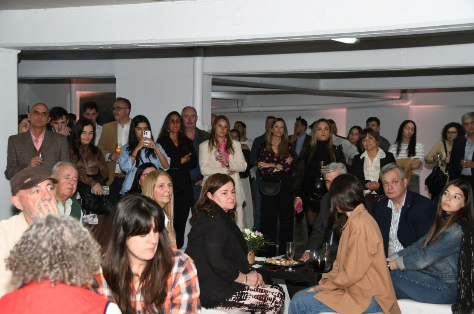 La inauguración reunió a clientes y amigos  que celebraron el nuevo desarrollo. 