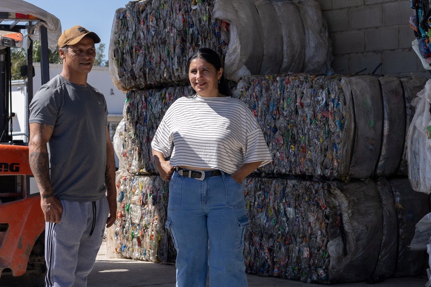 La cooperativa Dignidad y Vida Sana recibió un camión para su labor diaria.