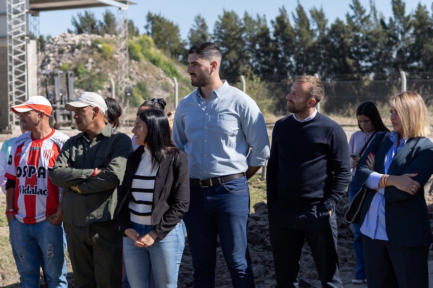 La cooperativa Dignidad y Vida Sana recibió un camión para su labor diaria.