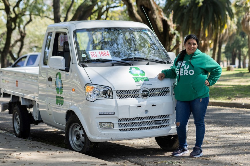 La cooperativa Dignidad y Vida Sana recibió un camión para su labor diaria.