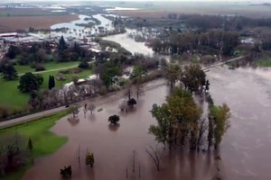 El río Carcarañá alcanzó los 8,12 metros tras el temporal de Santa Rosa.