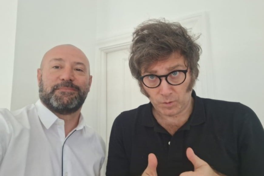 Diego Spagnuolo es quien se encuentra al lado del presidente Javier Milei. Fuente: Agencia Nacional de Discapacidad (@andiscapacidad)