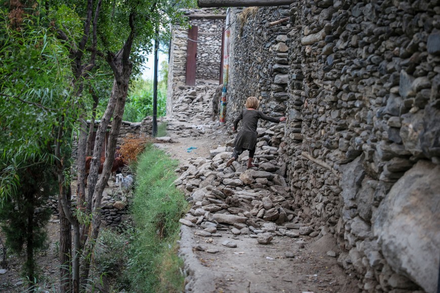 An Afghan girl walks on the rubble of a house after a deadly magnitude-6 earthquake that struck Afghanistan around midnight, in Dara Noor, in Jalalabad, Afghanistan, September 1, 2025. REUTERS/Sayed Hassib