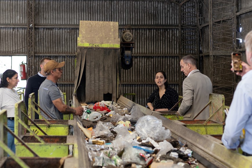 La cooperativa Dignidad y Vida Sana recibió un camión para su labor diaria.