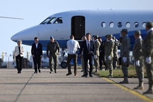 European Commission President Ursula von der Leyen and Romanian President Nicusor Dan walk on the tarmac of Mihail Kogalniceanu Air Base, in Mihail Kogalniceanu, near Constanta, Romania September 1, 2025. Inquam Photos/Eduard Vinatoru via REUTERS ATTENTION EDITORS - THIS IMAGE WAS PROVIDED BY A THIRD PARTY. ROMANIA OUT. NO COMMERCIAL OR EDITORIAL SALES IN ROMANIA