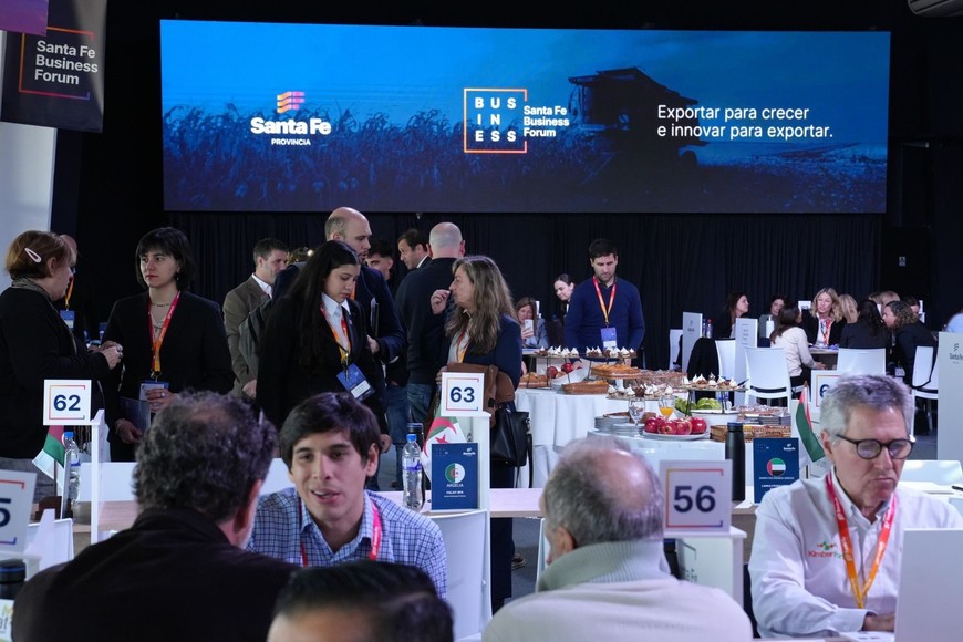 Emprendedores y representantes de distintos sectores participan activamente en los encuentros de vinculación.