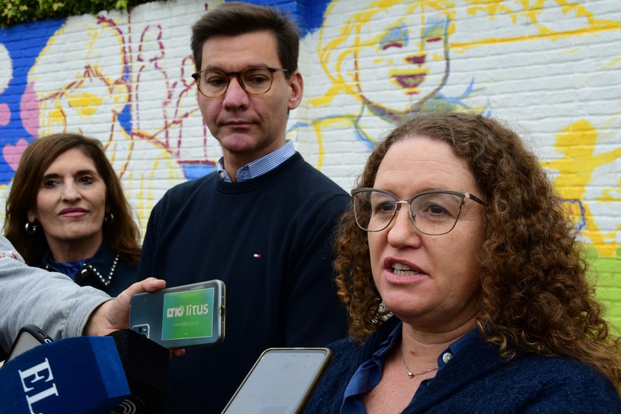 Molina, Di Lena y Batistutti explicaron cómo están trabajando en conjunto el Concejo, Lotería y la UNL. Crédito: Luis Cetraro