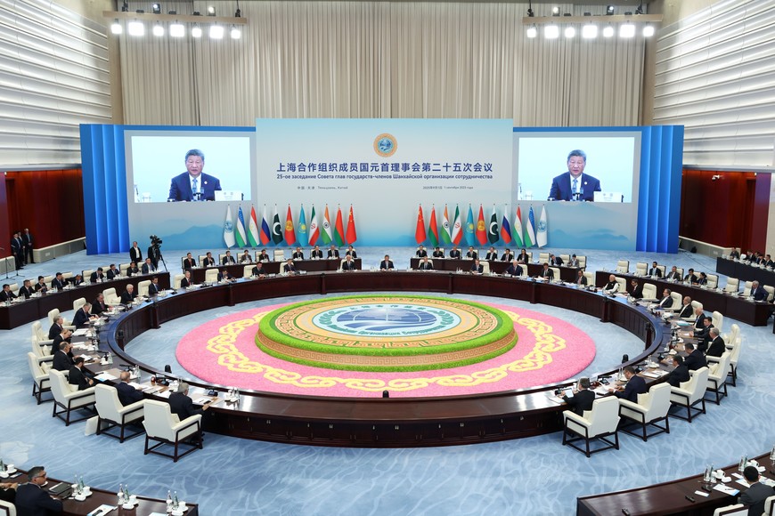 (250901) -- TIANJIN, 1 septiembre, 2025 (Xinhua) -- El presidente chino, Xi Jinping, preside la 25ª Reunión del Consejo de Jefes de Estado de la Organización de Cooperación de Shanghai (OCS) y pronuncia un discurso titulado "Mantenerse Fiel a la Misión Fundacional de la OCS y Abrir un Futuro Mejor", en Tianjin, en el norte de China, el 1 de septiembre de 2025. (Xinhua/Ding Haitao) (rtg) (ah) (ce)