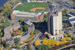 La Policía desplegó un operativo en UMass Lowell tras la alerta por un hombre armado.