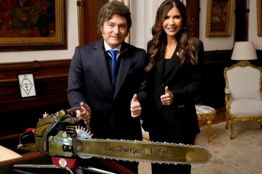 Kristi Noem durante su visita a la Argentina, antes del anuncio del programa de exención de visas.