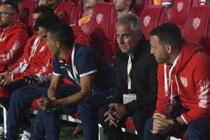 Especial para Madelón. Sin dudas, cuando Leo pise el Bosque, este Gimnasia-Unión marcará su retorno a 60 y 118, recordando que Madelón lo salvó dos veces del descenso; en la última ocasión frente a Colón en la cancha de Newell's Old Boys de Rosario.