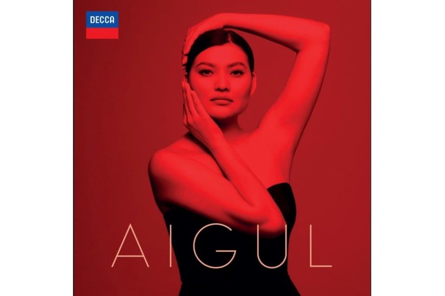 La portada del álbum de Aigul Akhmetshina, con foto de Paola Kudacki.