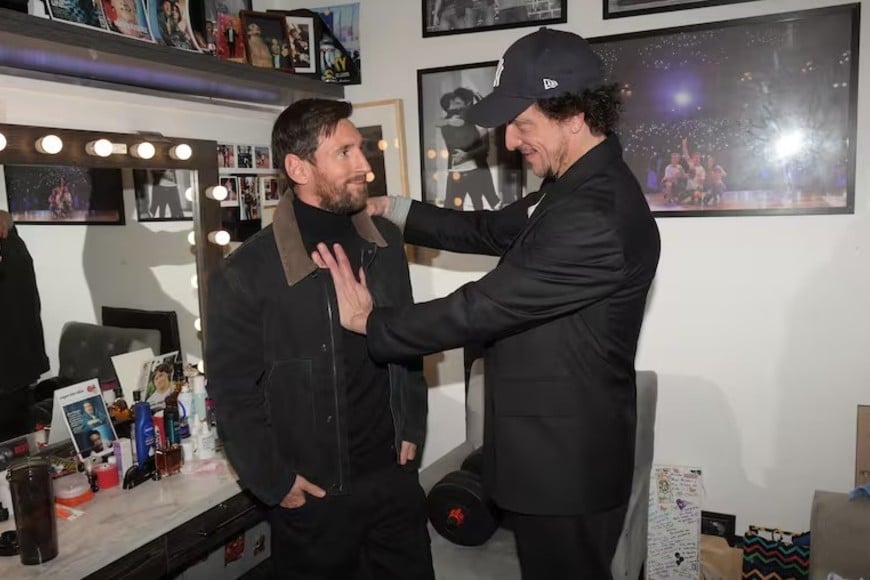 Después de la obra, Messi asistió al camarín de Vázquez, donde ambos conversaron a solas.