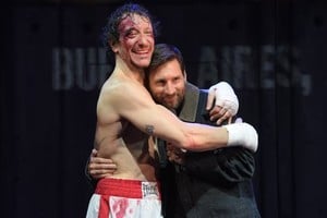 El futbolista asistió al teatro Lola Membrives  y vio Rocky junto a una multitud de espectadores.